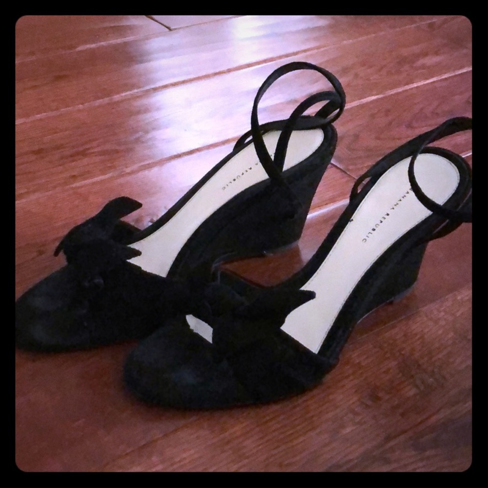 Banana Republic black suede bow toe wedges